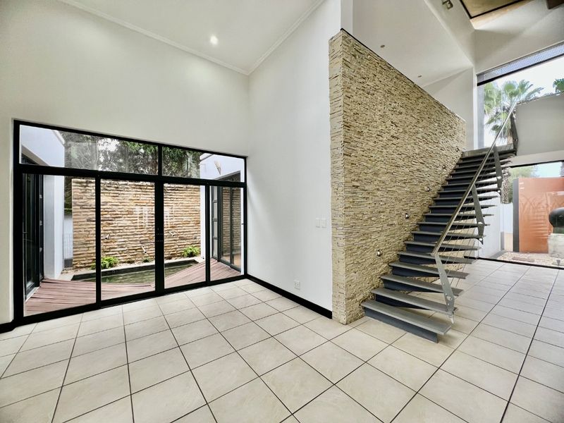 Renovated 4-Bedroom Home in Silverlakes Golf Estate - Photo 4