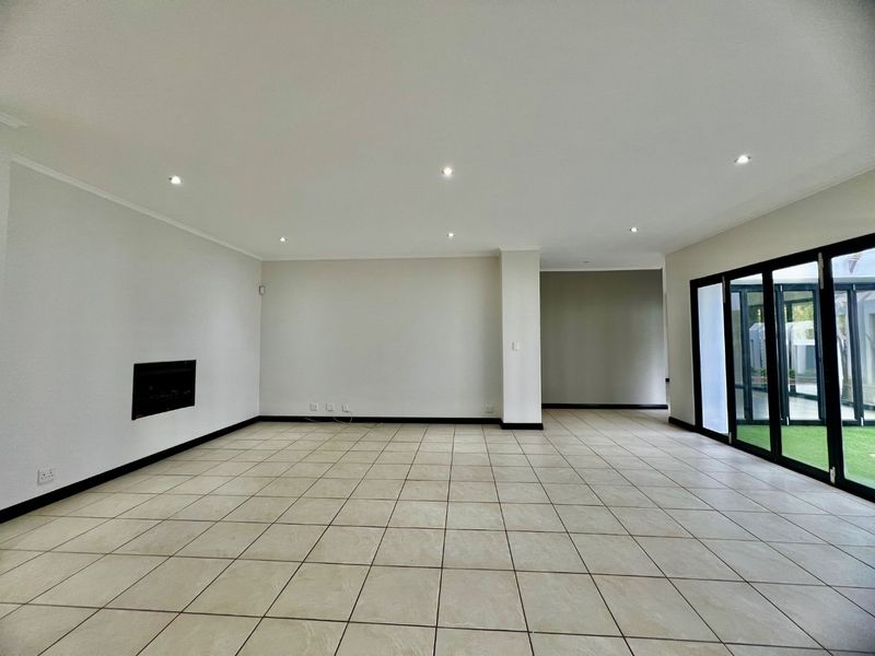 Renovated 4-Bedroom Home in Silverlakes Golf Estate - Photo 6