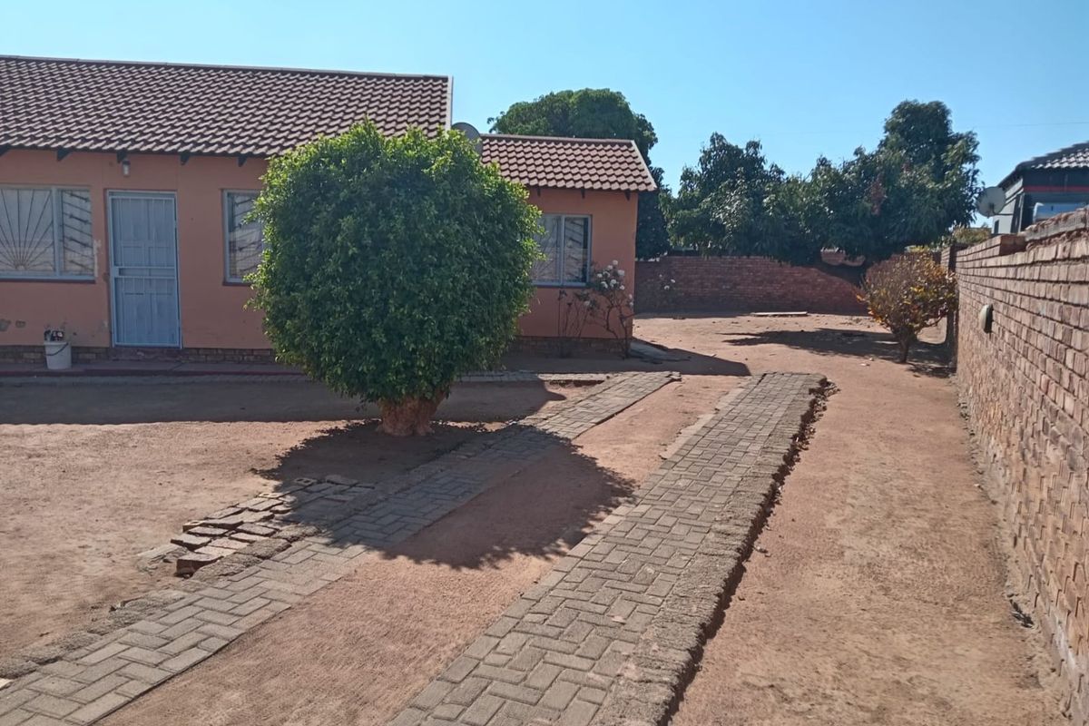 2 bedroom stand alone house in Soshanguve GG - Photo 3