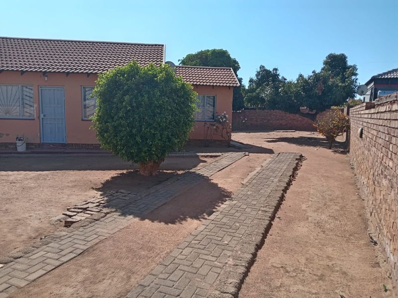 2 bedroom stand alone house in Soshanguve GG - Photo 3