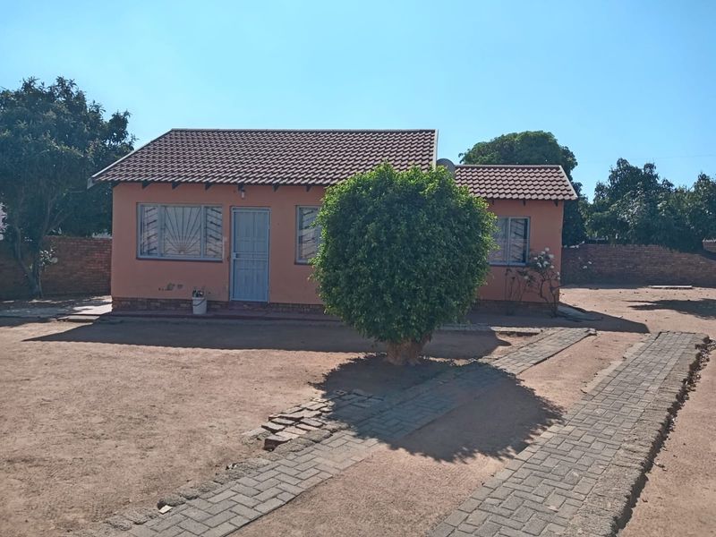 2 bedroom stand alone house in Soshanguve GG - Photo 2