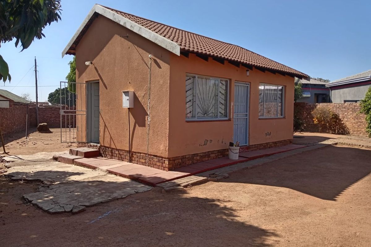 2 bedroom stand alone house in Soshanguve GG - Photo 4