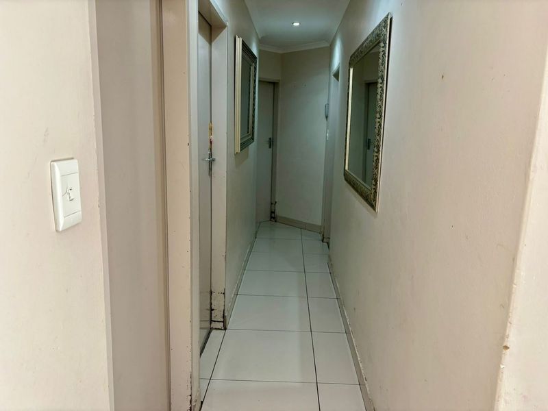 5 Bedroom House for Sale in Lyttleton Manor  - Photo 4