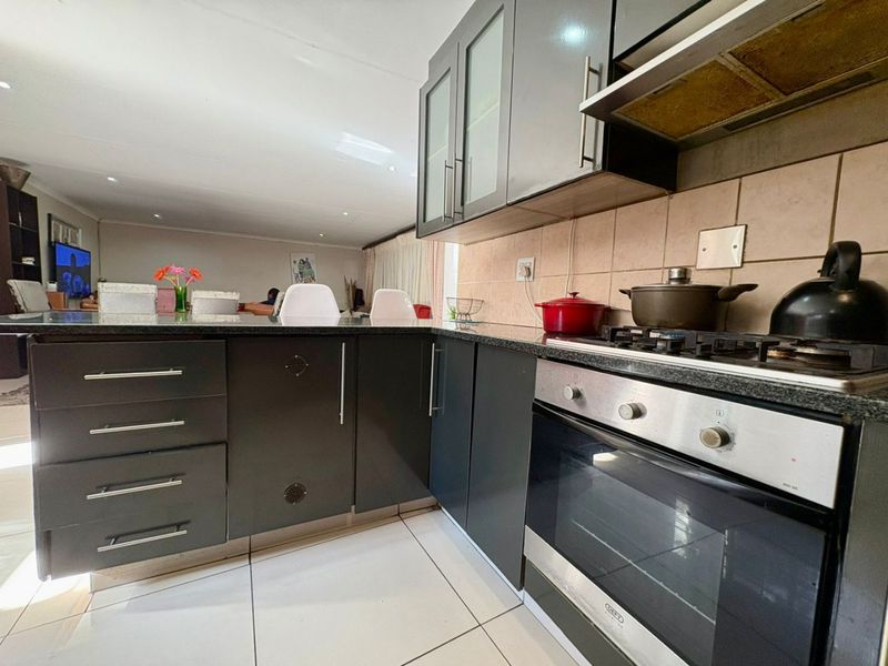 5 Bedroom House for Sale in Lyttleton Manor  - Photo 3