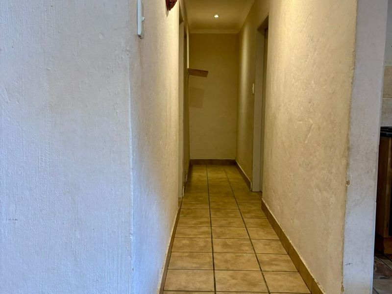 5 Bedroom House for Sale in Lyttleton Manor  - Photo 7