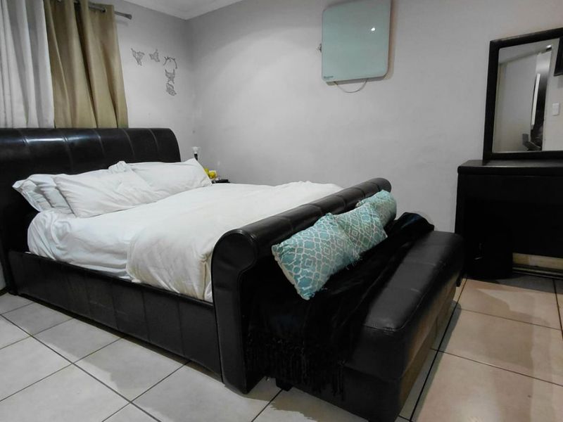 5 Bedroom House for Sale in Lyttleton Manor  - Photo 8