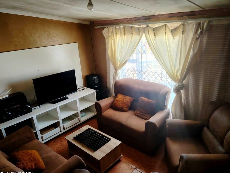 2 Bedroom House for Sale in Mdantsane - Photo 8
