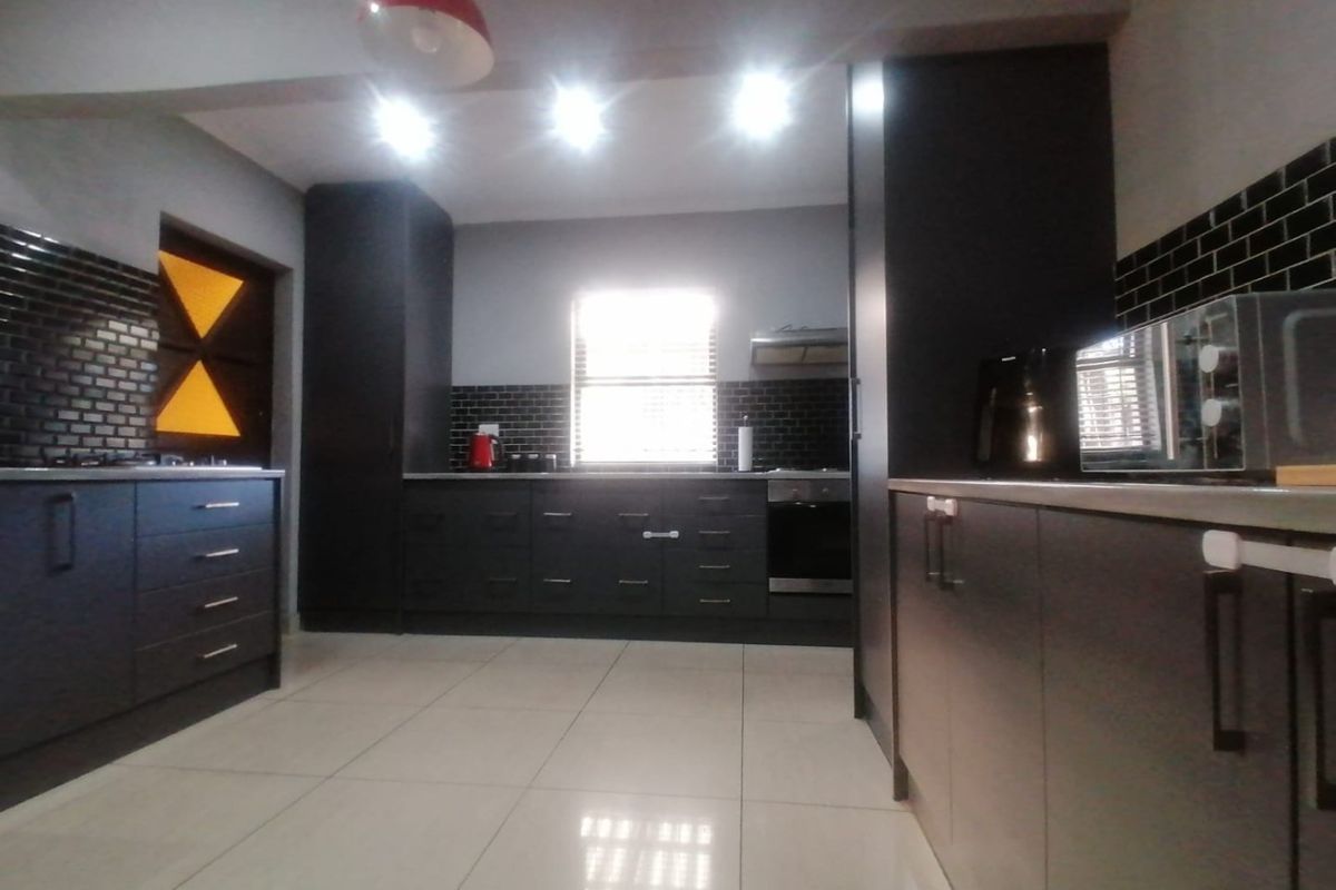 Wow!!! What an amazing Home, you have to view this one!!!!!!!!!!!!111 - Photo 3