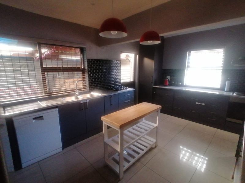 Wow!!! What an amazing Home, you have to view this one!!!!!!!!!!!!111 - Photo 4