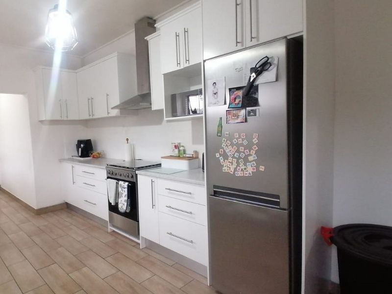 PERFECT LOCATION, PERFECT PRICE AND PERFECT SIZE - Photo 2