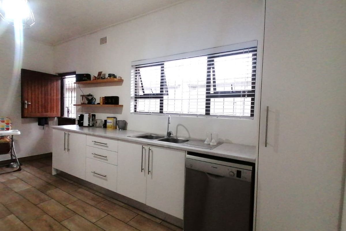 PERFECT LOCATION, PERFECT PRICE AND PERFECT SIZE - Photo 4