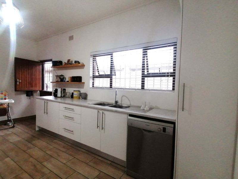 PERFECT LOCATION, PERFECT PRICE AND PERFECT SIZE - Photo 4