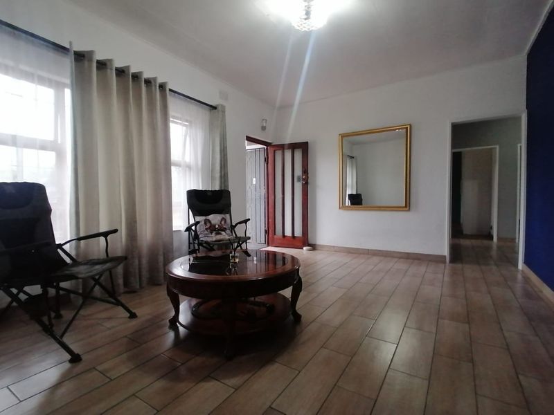 PERFECT LOCATION, PERFECT PRICE AND PERFECT SIZE - Photo 6