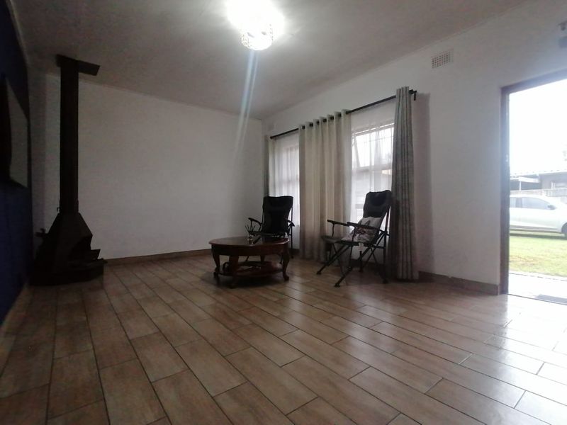 PERFECT LOCATION, PERFECT PRICE AND PERFECT SIZE - Photo 7