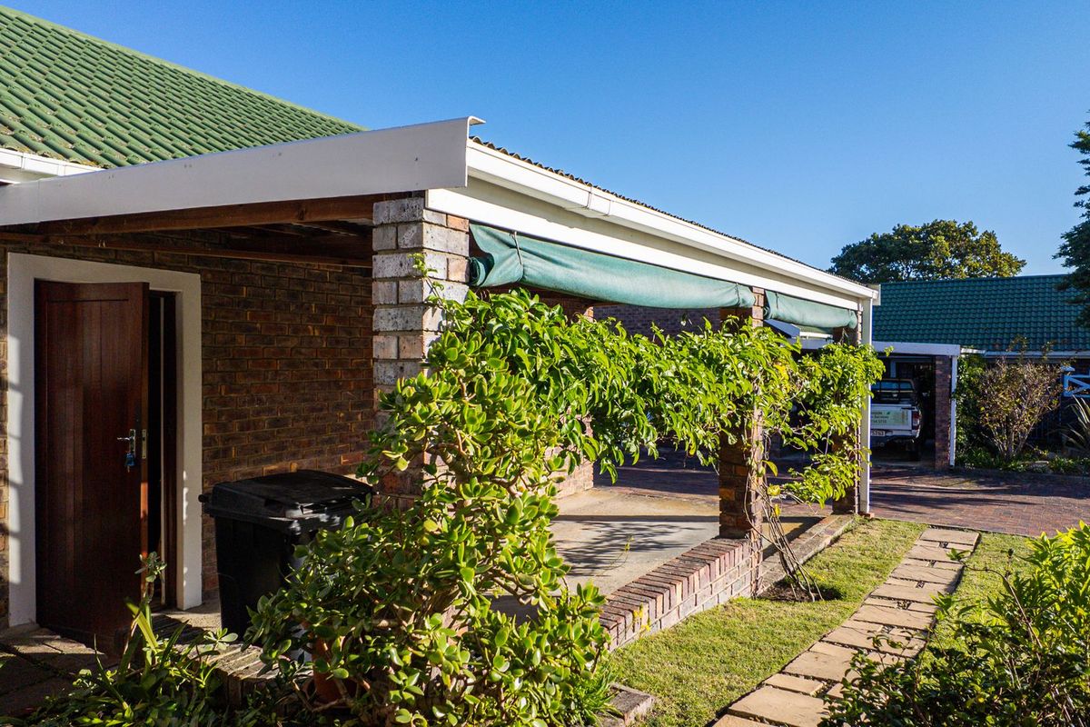 Simple, Secure & Full of Charm - Photo 2