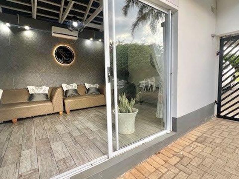 Elegant Coastal Masterpiece With Panoramic Ocean Vistas - Photo 3