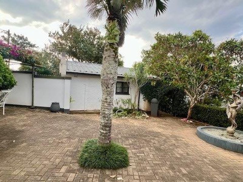 Elegant Coastal Masterpiece With Panoramic Ocean Vistas - Photo 7