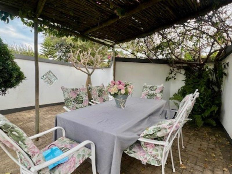 Elegant Coastal Masterpiece With Panoramic Ocean Vistas - Photo 8