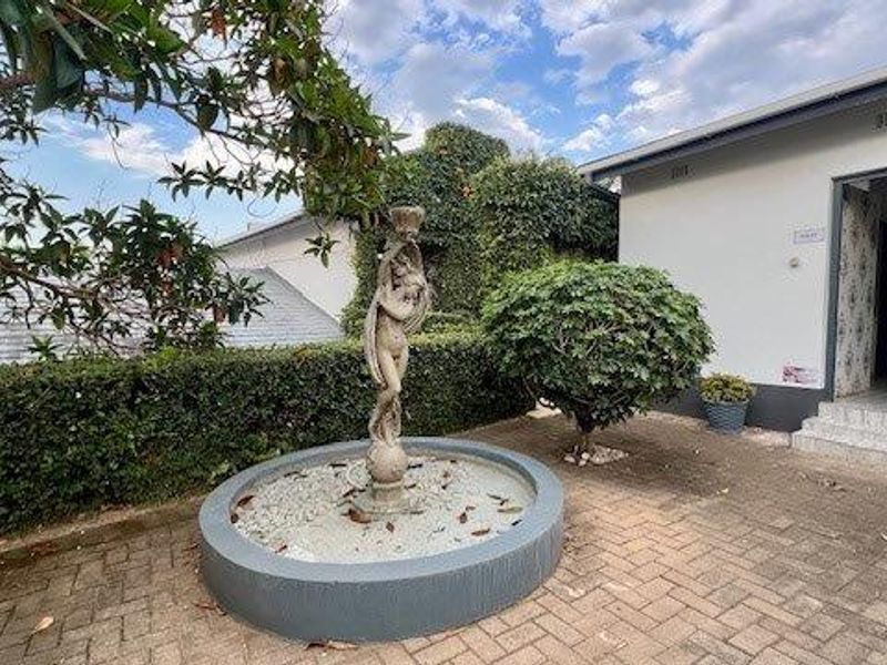 Elegant Coastal Masterpiece With Panoramic Ocean Vistas - Photo 6