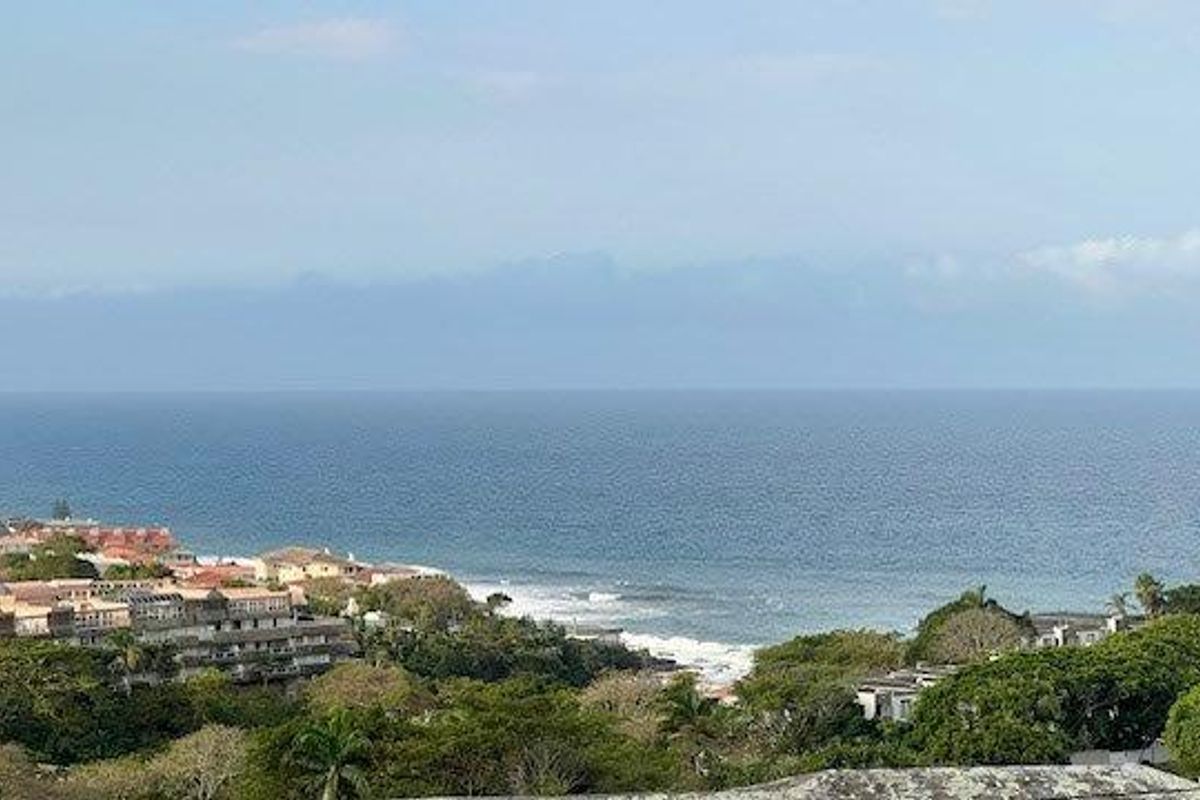 Elegant Coastal Masterpiece With Panoramic Ocean Vistas - Photo 2