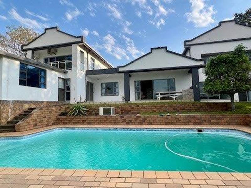 Elegant Coastal Masterpiece With Panoramic Ocean Vistas - Photo 1