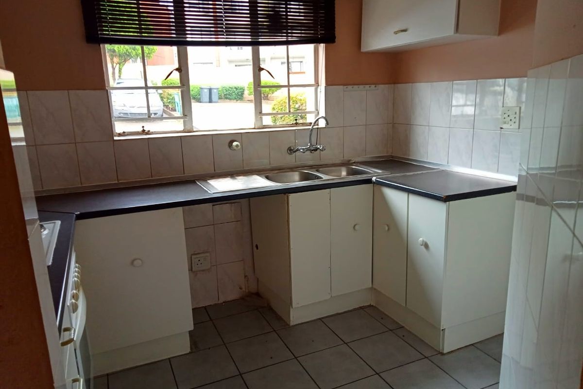 Groundfloor Two Bedroom Apartment For Sale - Photo 4