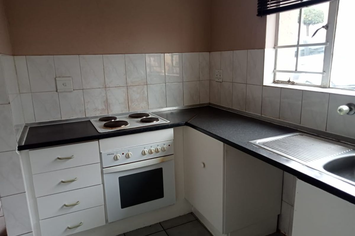 Groundfloor Two Bedroom Apartment For Sale - Photo 3