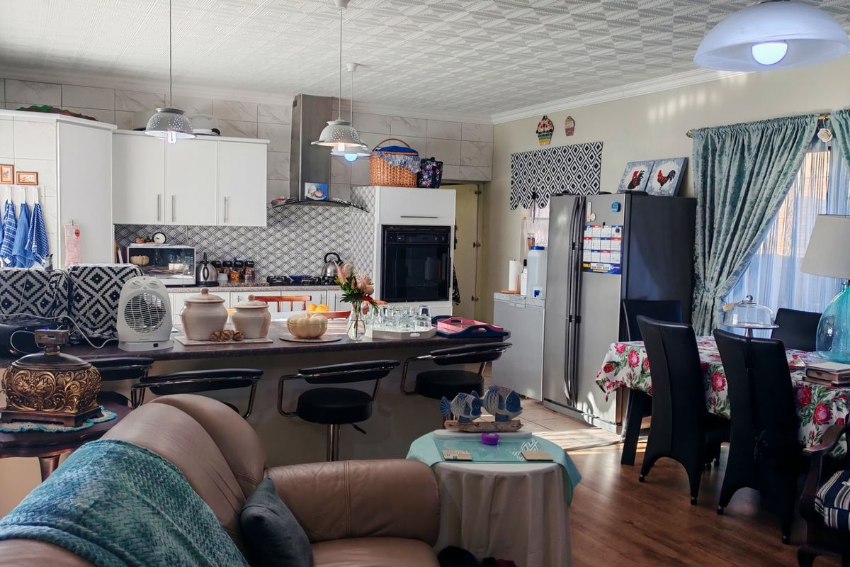 Hartenbos home with charm, swimming pool and security. - Photo 4