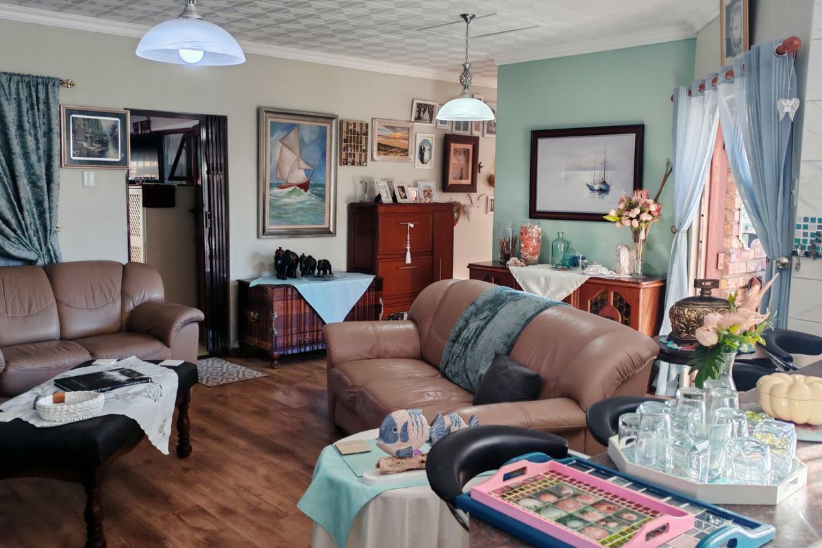 Hartenbos home with charm, swimming pool and security. - Photo 3