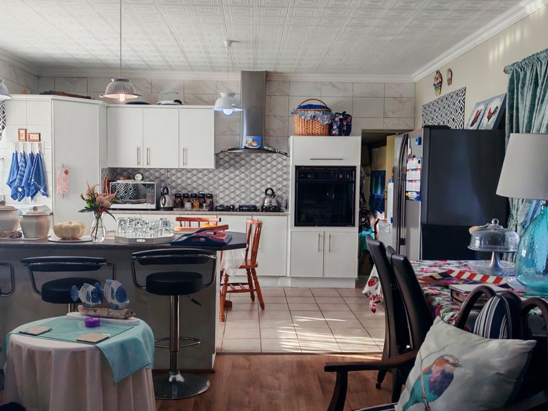 Hartenbos home with charm, swimming pool and security. - Photo 5