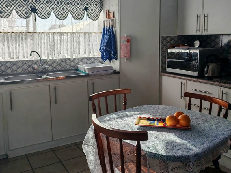 Hartenbos home with charm, swimming pool and security. - Photo 8