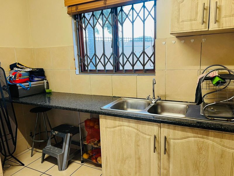 Four Bedroom Family Home in a Secured Estate - Photo 7