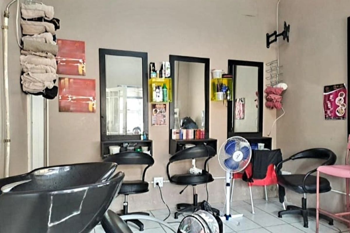 Commercial Property in Southernwood - Photo 4