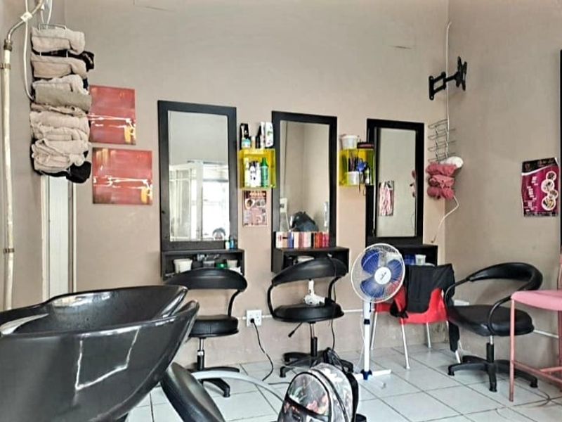 Commercial Property in Southernwood - Photo 4