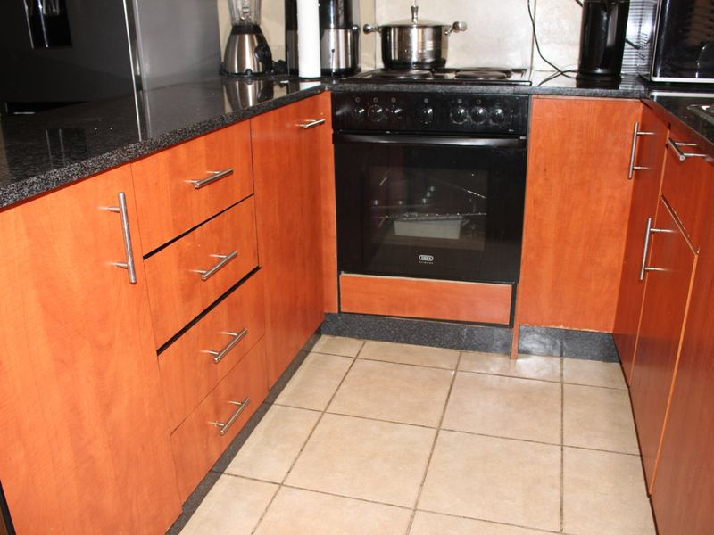 3 Bedroom Apartment on the Ground Floor - Photo 6