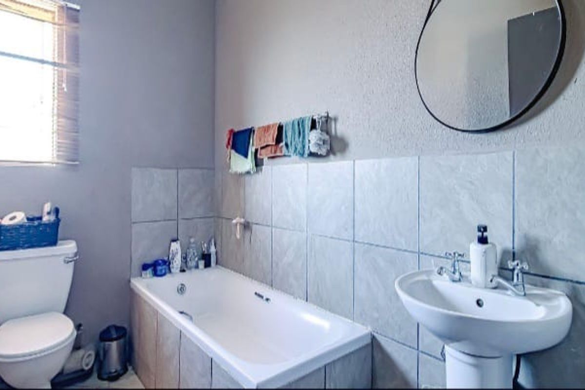 2 Bedroom Apartment for Sale in Danville  - Photo 5