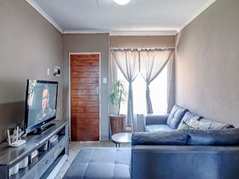 2 Bedroom Apartment for Sale in Danville  - Photo 9