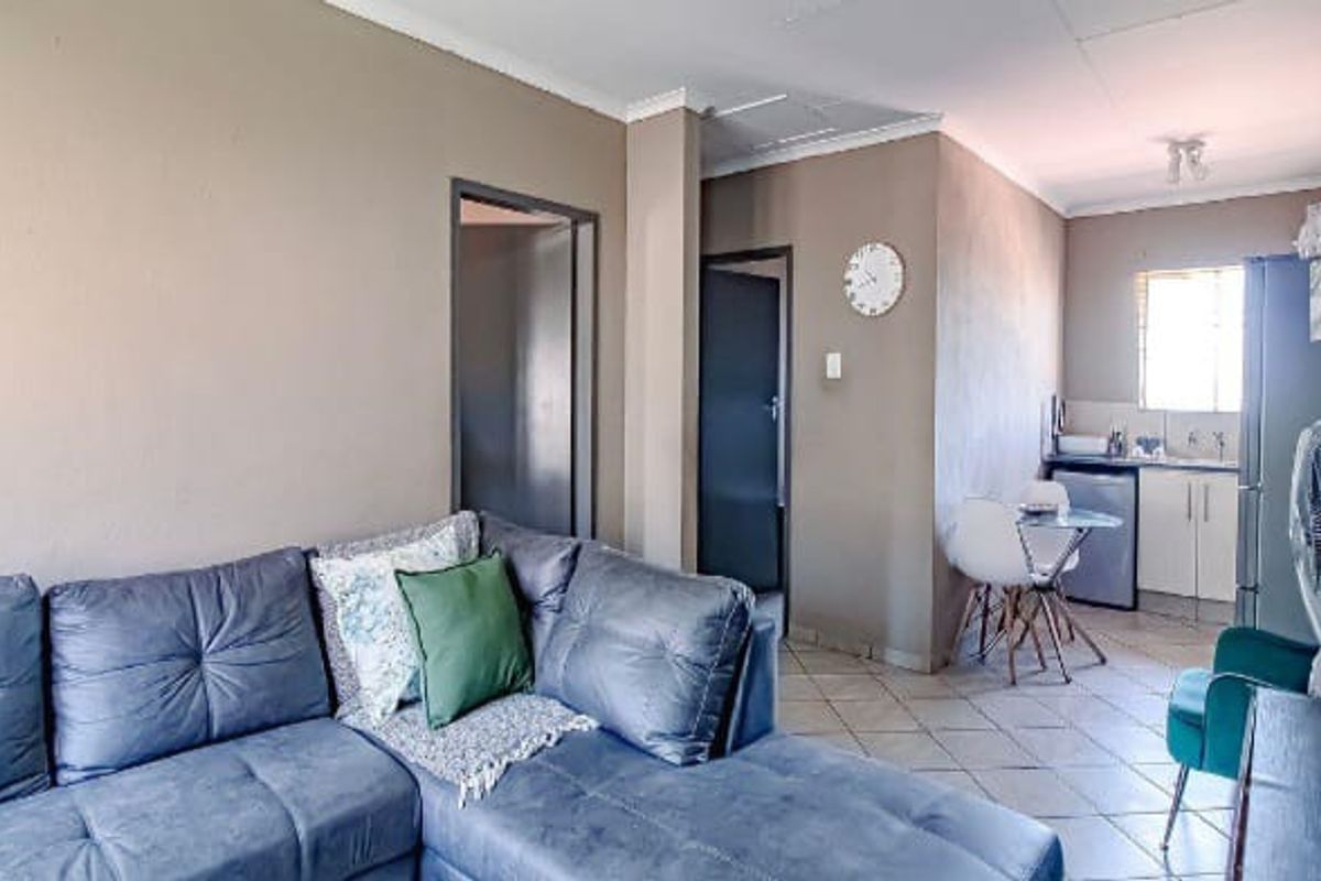 2 Bedroom Apartment for Sale in Danville  - Photo 2