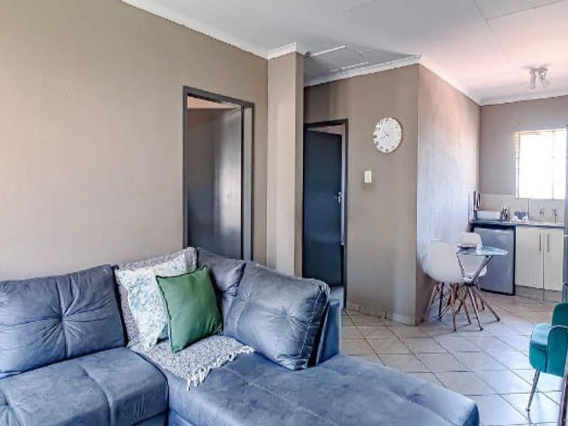 2 Bedroom Apartment for Sale in Danville  - Photo 2