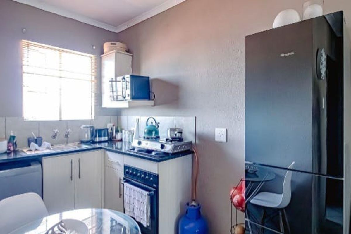 2 Bedroom Apartment for Sale in Danville  - Photo 4