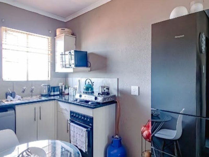 2 Bedroom Apartment for Sale in Danville  - Photo 4