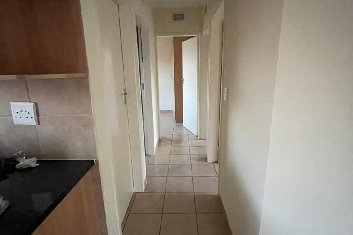 3 Bedrooms For Sale in Olievenhoutbosch - Photo 3
