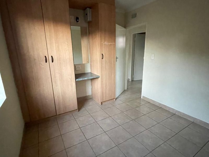 3 Bedrooms For Sale in Olievenhoutbosch - Photo 7