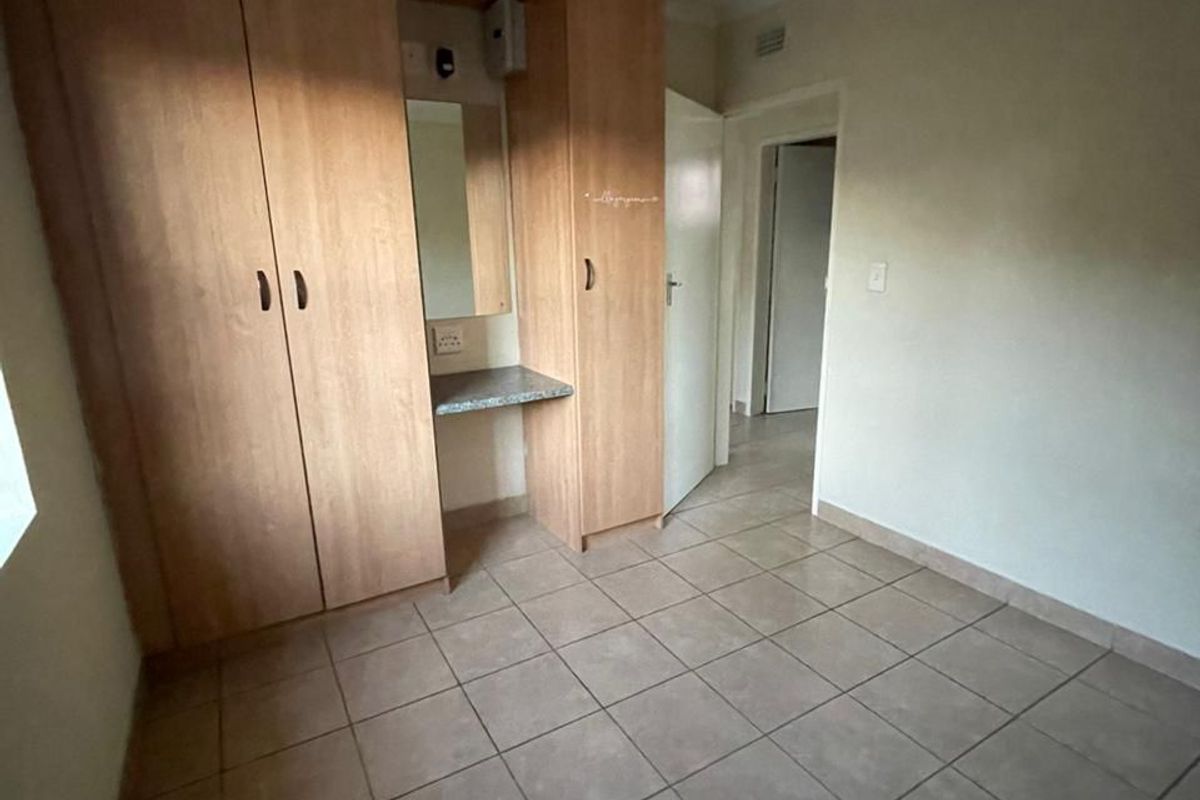 3 Bedrooms For Sale in Olievenhoutbosch - Photo 5