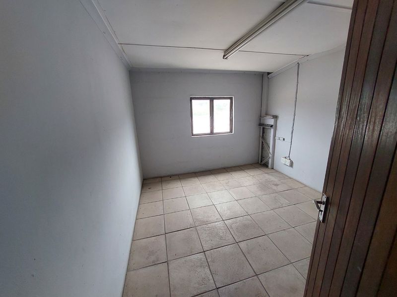 Industrial To Rent in Malvern - Photo 9