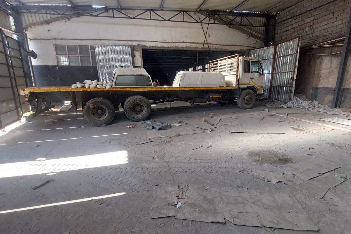 Commercial property for rent in Queensburgh - Photo 4