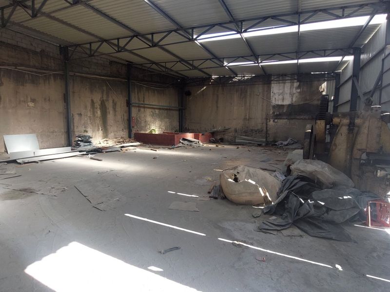 Commercial property for rent in Queensburgh - Photo 2