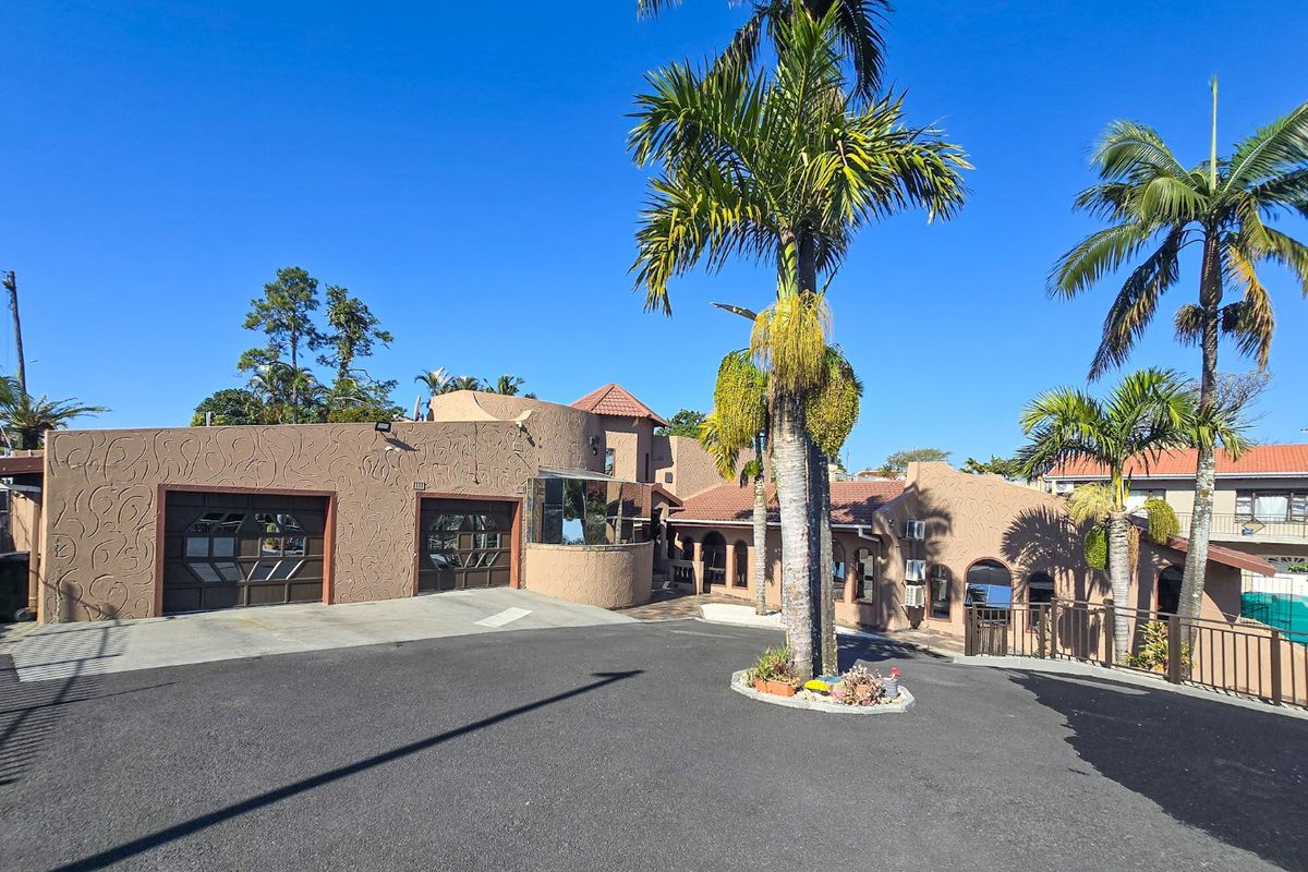 Modern Family Home On A Spacious Stand – Move-In Ready! - Photo 2