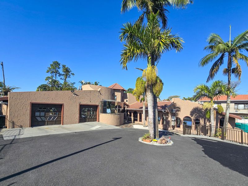 Modern Family Home On A Spacious Stand – Move-In Ready! - Photo 2