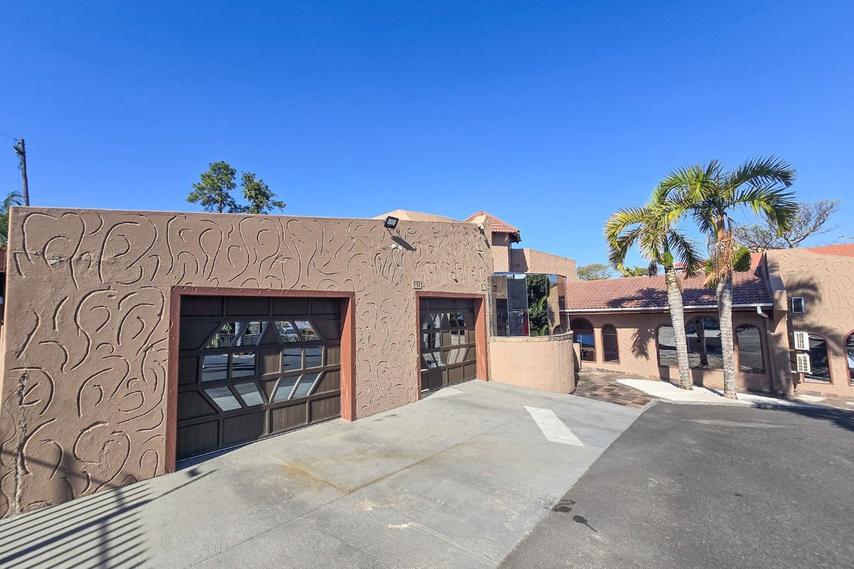 Modern Family Home On A Spacious Stand – Move-In Ready! - Photo 5